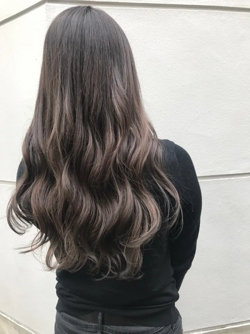 ロング カラー グレージュ ハイライトカラー バイオレットカラー バイオレットグレージュ ハイライト にった みずきのヘアスタイル
