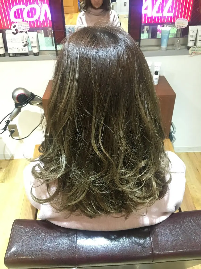 セミロング カラー カット ヘアカラー トリートメント Kazu .Kのヘアスタイル