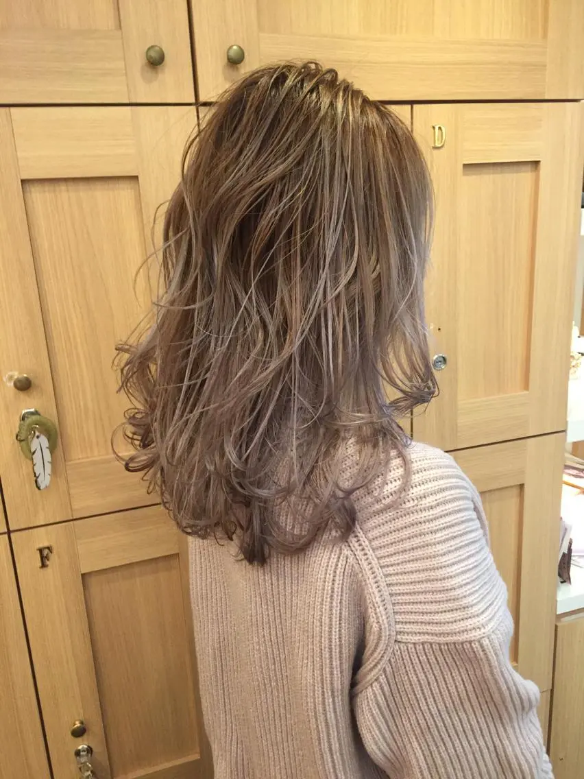 ロング カラー ブロンド ハイライトカラー ハイライト 縮毛矯正 トリートメント ヘアセット カラー特化サロン大阪 ルービック江坂/新城のヘアスタイル