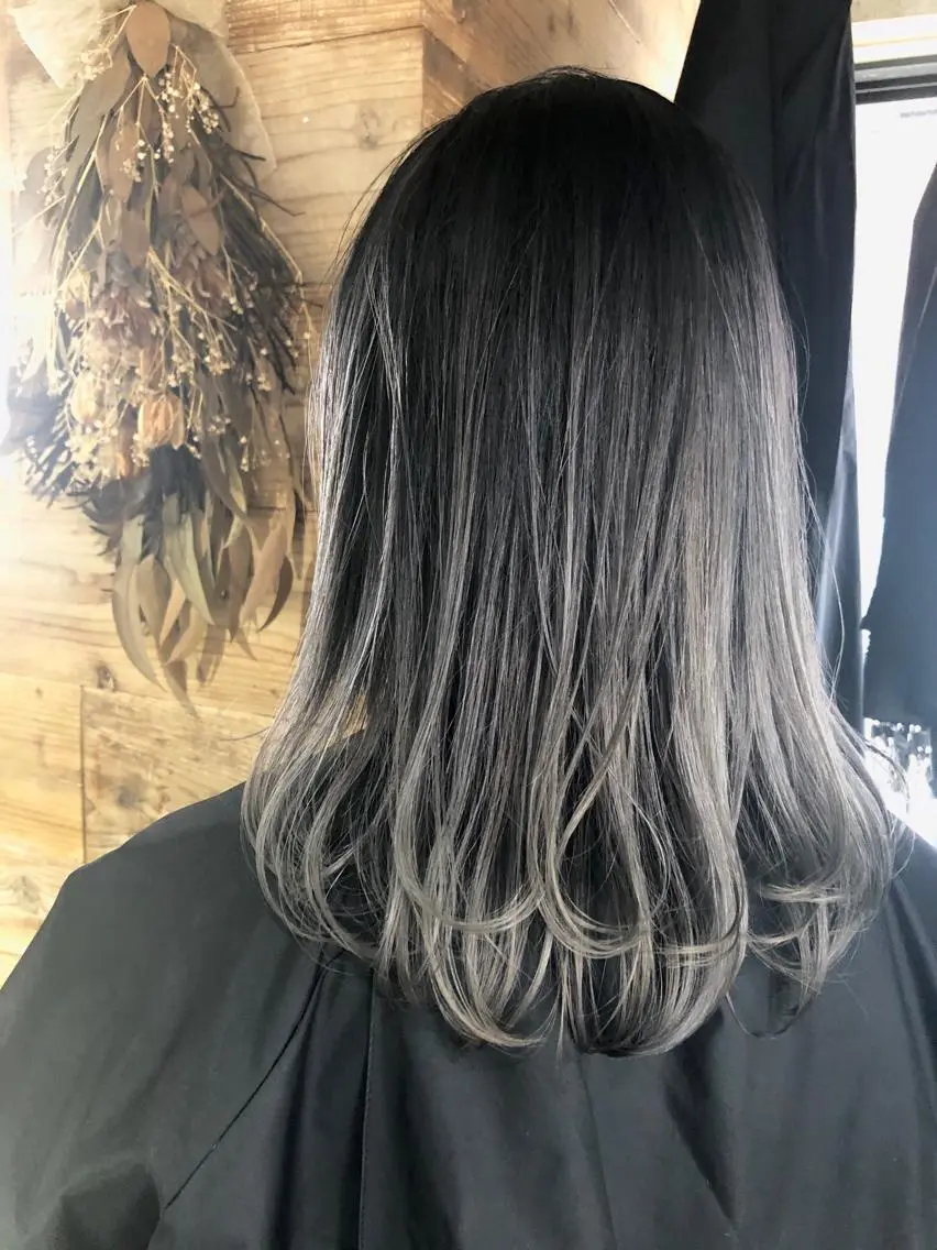 ミディアム カラー ブリーチ 白髪ぼかしハイライト バレイヤージュヤマトのヘアスタイル