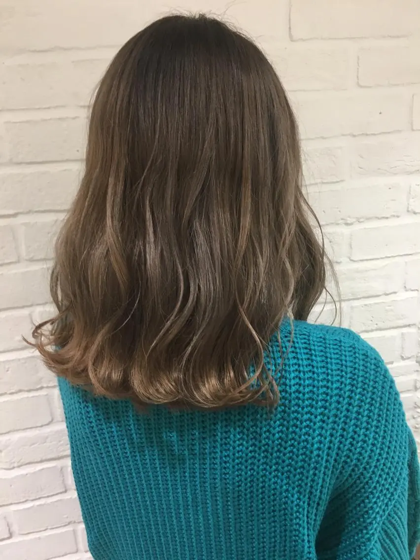 ミディアム カラー ブリーチ グレージュ ヘアカラー トリートメント フジサキ ケンのヘアスタイル