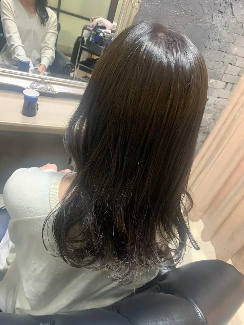 ロング 山岸 朱里のヘアスタイル