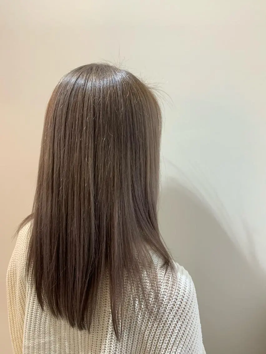 セミロング カラー ヘアカラー ハイトーンカラー 🦋yuri🦋のヘアスタイル