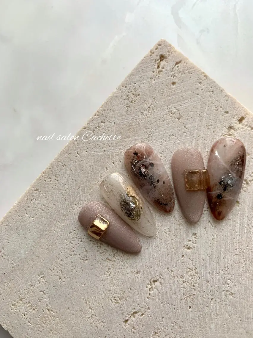 ネイル ブラウン ニュアンスネイル ✧Cachette✧ YUKARIのネイルデザイン