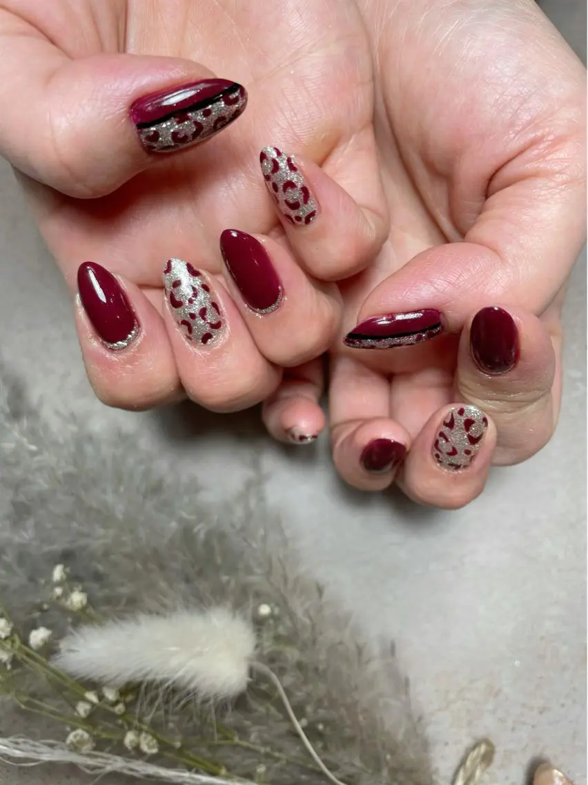 ネイル アニマル柄 ボルドー ジェルネイル ミラーネイル ニュアンスネイル nailsalon SIMB.のネイルデザイン