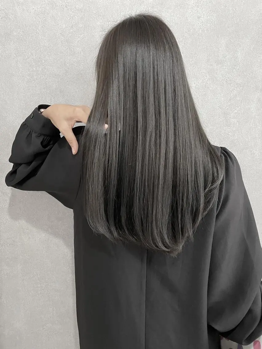 セミロング ヘアアレンジ パーマ カラー シールエクステ アッシュ バレイヤージュ ベージュカラー ブリーチ ハイトーン カラーのヘアスタイル