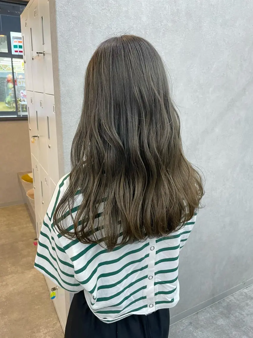 セミロング カラー いなみね はるきのヘアスタイル