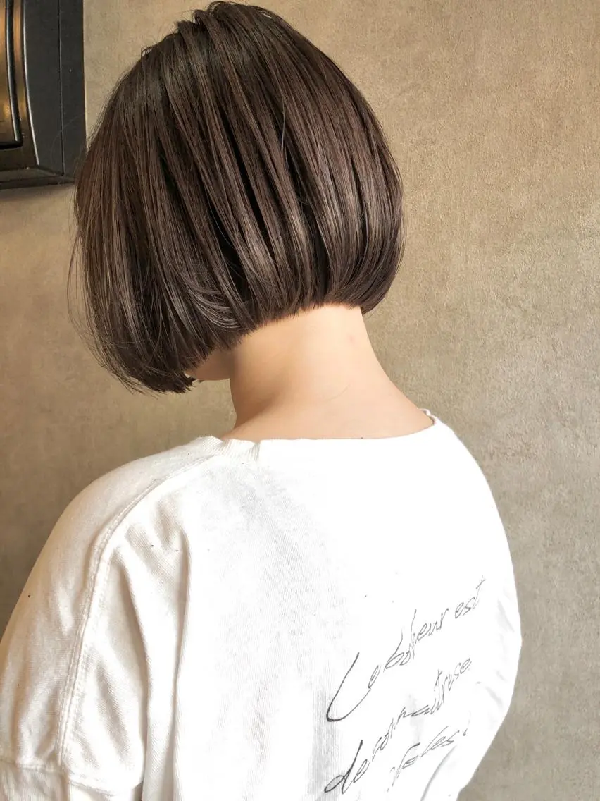 ショート カラー 顔周りレイヤーカット ブリーチminamiのヘアスタイル