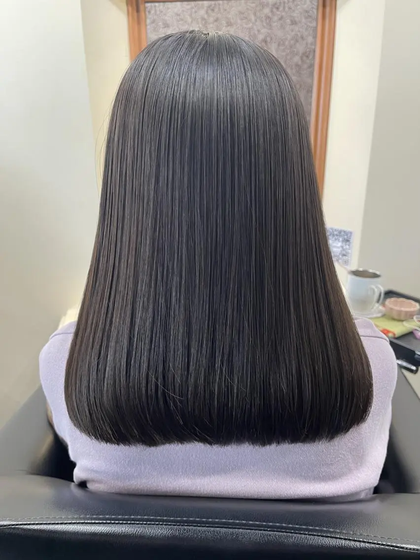 ミディアム 縮毛矯正 スタッフ1 アシスタントのヘアスタイル