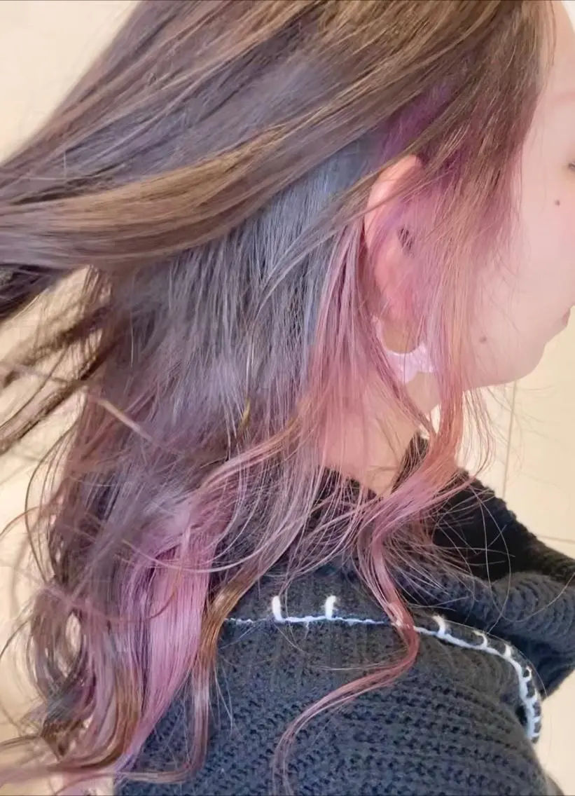 セミロング タカツド ユウキのヘアスタイル