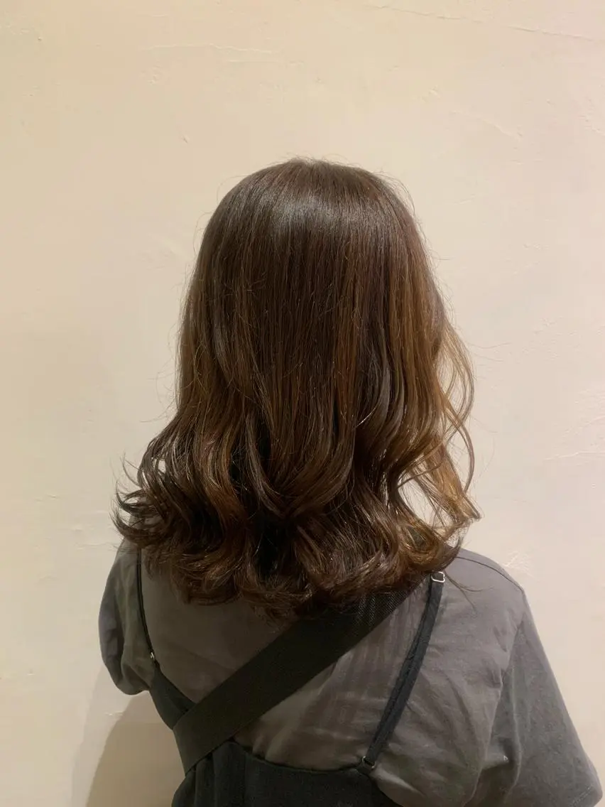 セミロング 小西 美帆のヘアスタイル