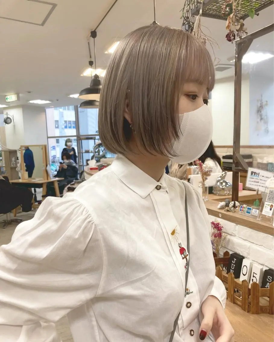 ショート カラー 切りっぱなしボブ ショートボブ ハンサムショート ブリーチ ハイトーンカラー カット ヘアカラー トリートメント 初めてのショート お任せください✂️のヘアスタイル