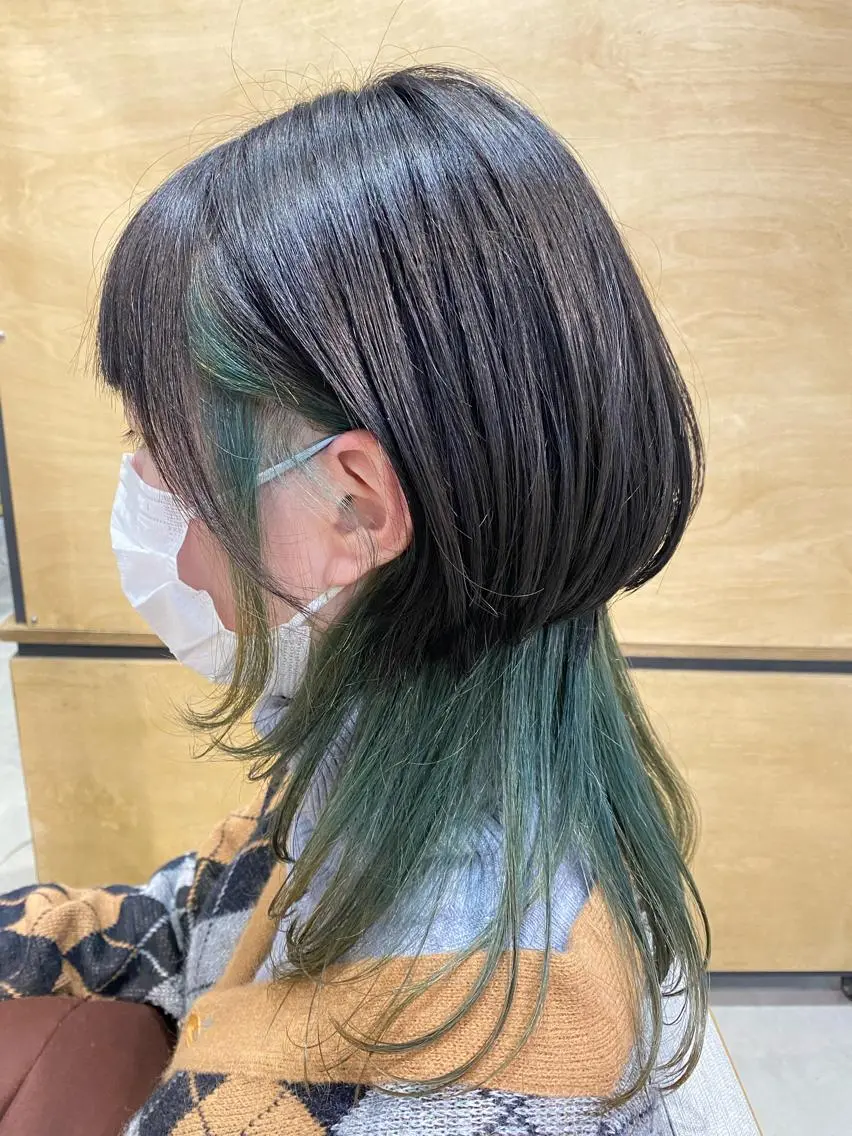 ミディアム カット ヘアカラー 高橋 侑莉亜のヘアスタイル