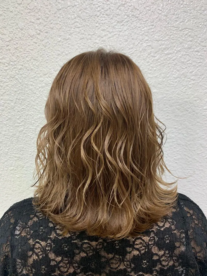 ミディアム レイヤーカット 🧨ブリーチー×ボブ レイヤー💎じゅえるのヘアスタイル