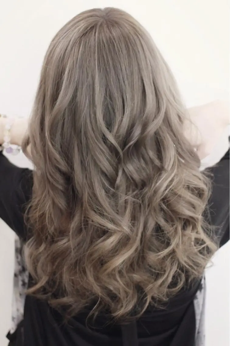 ロング カラー パーマ 大阪レミーエクステ チビ編み込みのヘアスタイル
