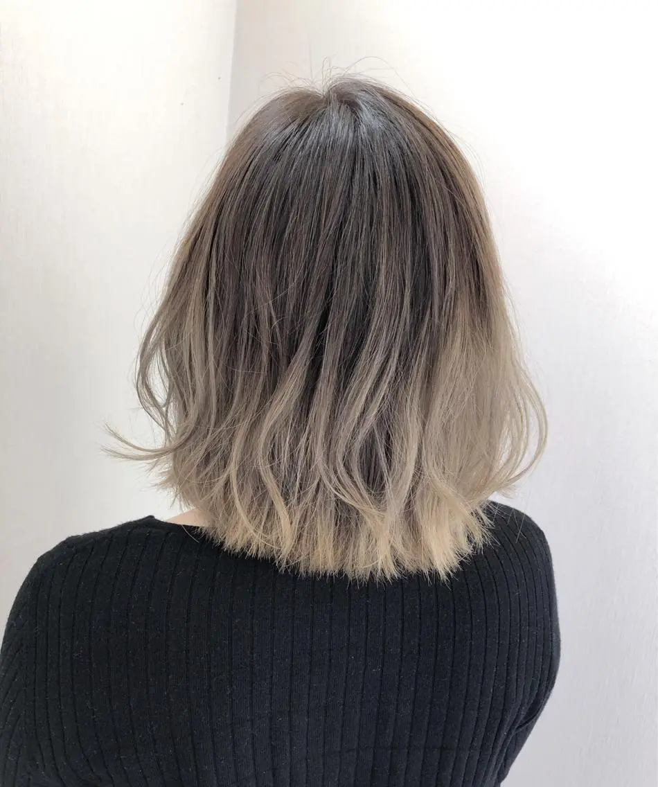 ミディアム カラー ベージュカラー ブリーチ ミルクティーベージュ 白井 つづりのヘアスタイル