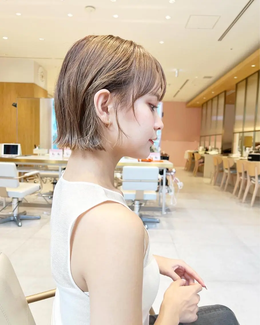 ミディアム カラー ベージュカラー 透明感カラー グレージュ ボブ カット ヘアカラー トリートメント レイヤー専門家 ダブルカラー修のヘアスタイル