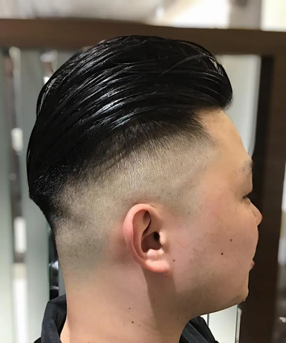 ショート パーマ メンズ フェードカット スキンフェード カット パーマ 岡崎 隆晟のヘアスタイル