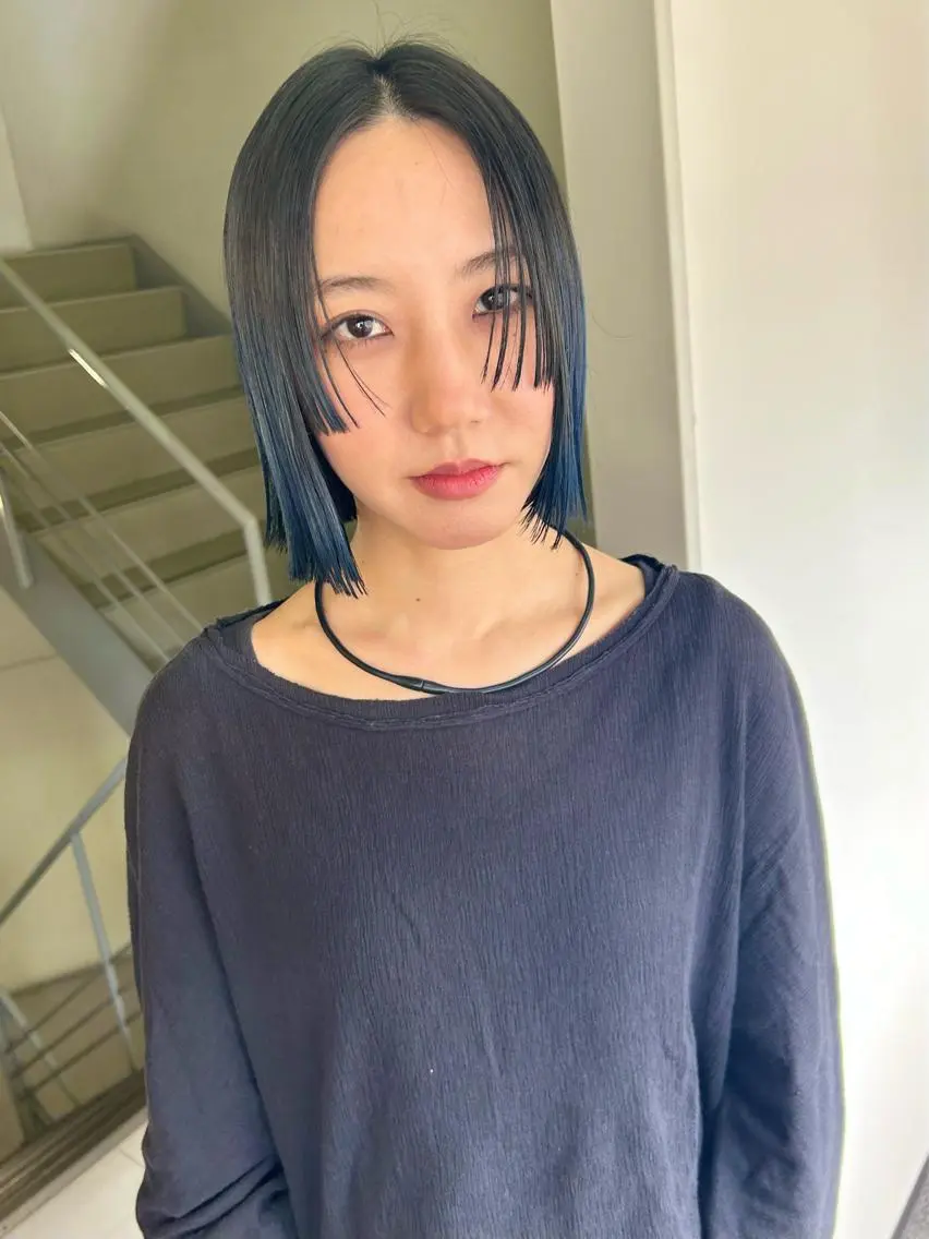 ショート カラー パーマ ヘアアレンジ ネイビーカラー ボブ デザインカラー/ボブ ブリーチカラー/ユリのヘアスタイル