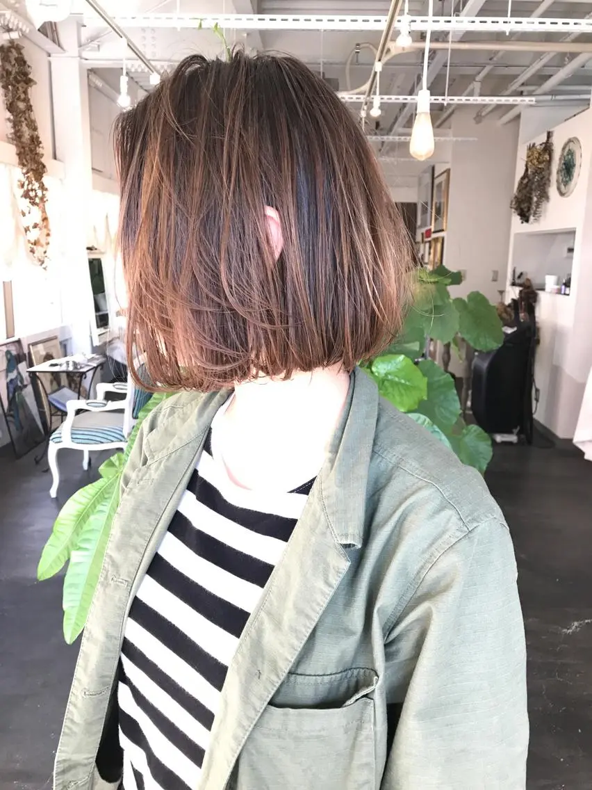 ショート カラー ヘアアレンジ アッシュ グラデーションカラー ハイライトカラー ボブ ハイライト Mariana/ 鶴原-ハイライトのヘアスタイル