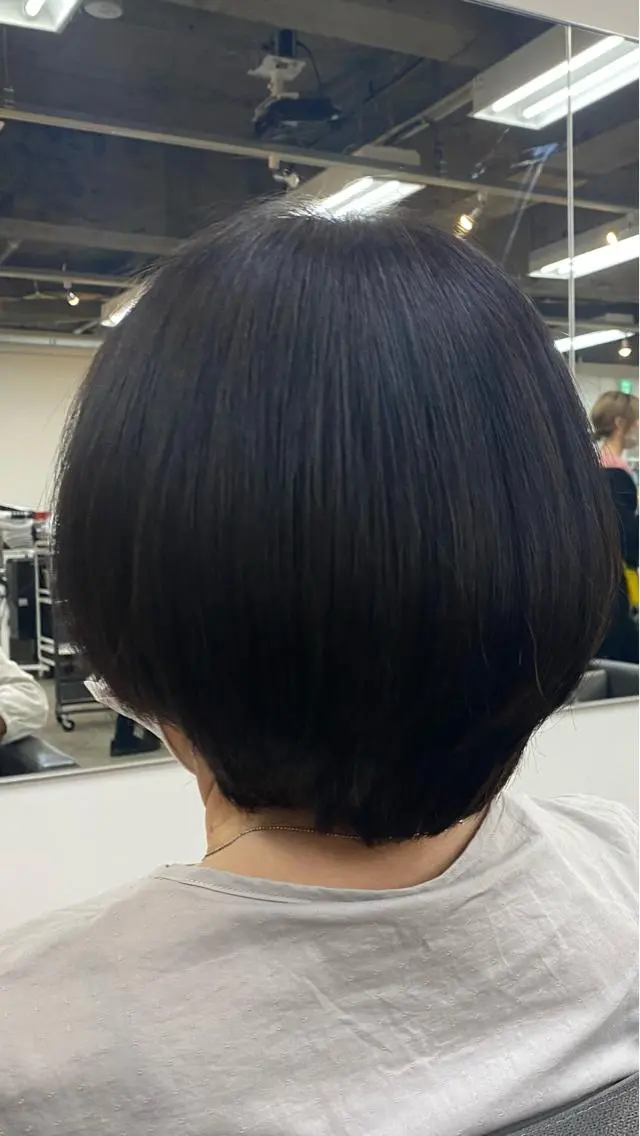 ショート カラー uka 小林桜のヘアスタイル