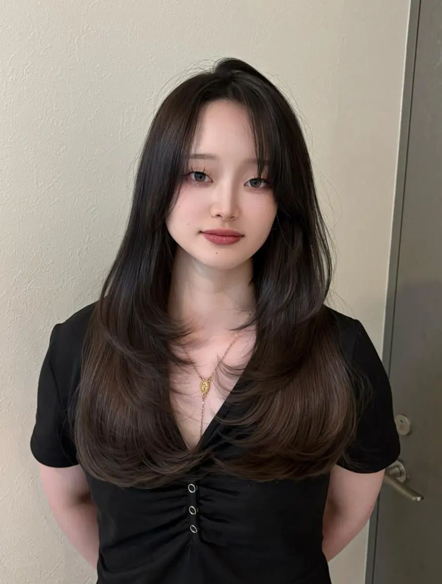 セミロング セミロングレイヤー 顔周りカット レイヤーカット FOCUSJAPAN 烏丸のヘアスタイル