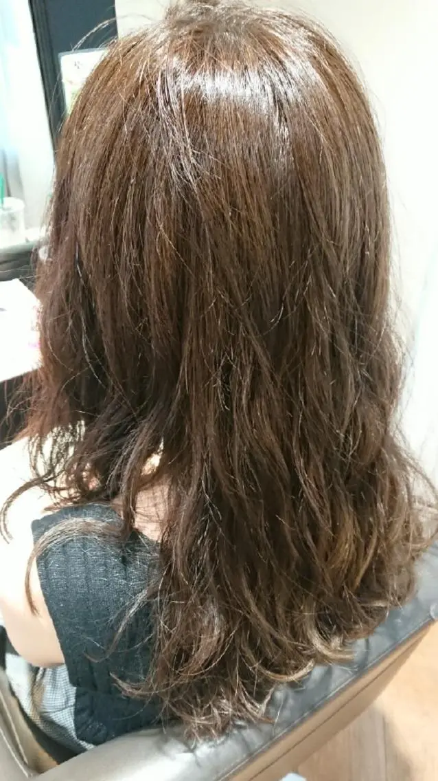 セミロング カラー アッシュ ベージュカラー 三好 麻美のヘアスタイル