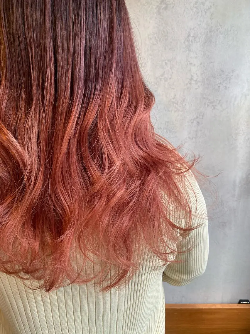 ロング カラー グラデーションカラー ピンクカラー カット ヘアカラー トリートメント ツキノキ ミナのヘアスタイル