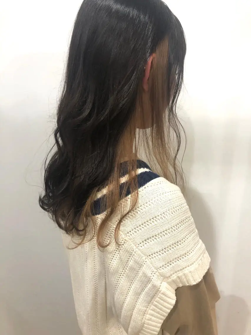 カラー ヘアカラー white.梅田 デザインカラー🦄のヘアスタイル