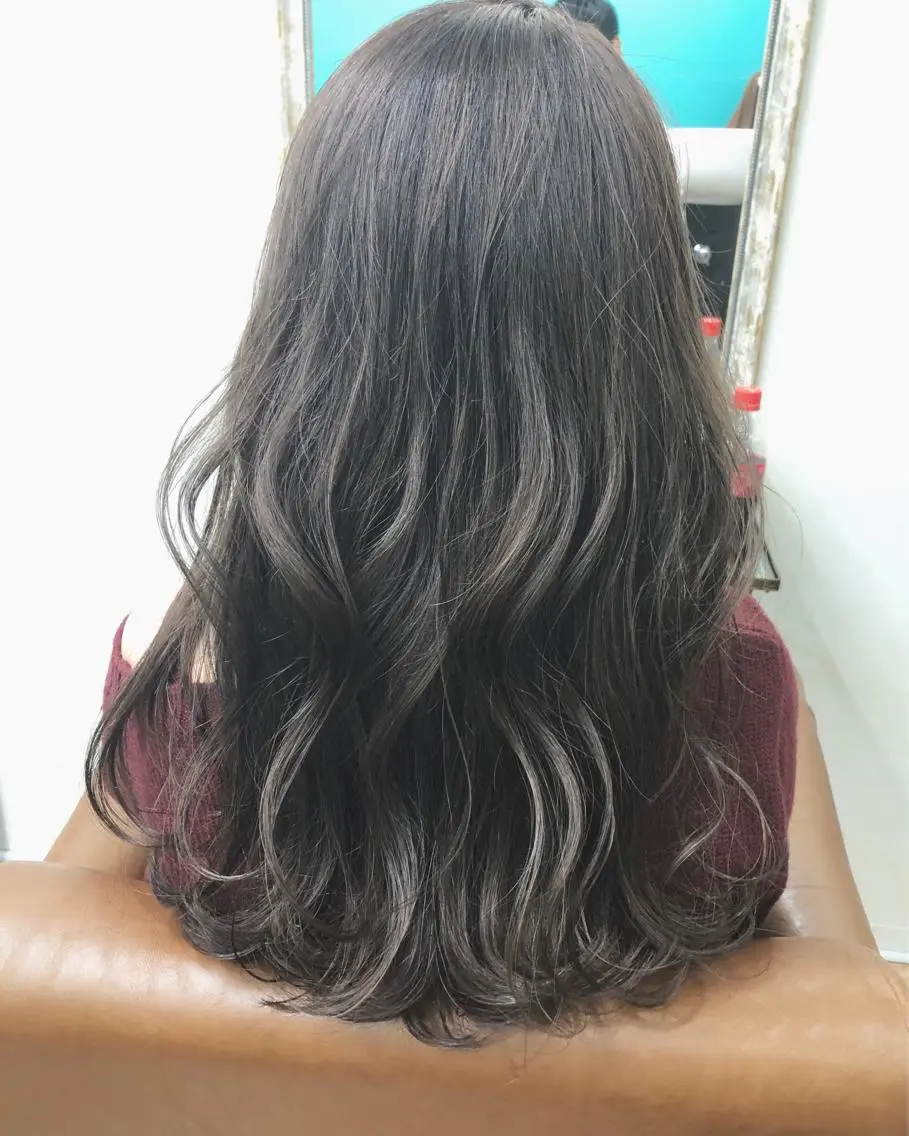 セミロング カラー グレージュ ハイライトカラー ハイライト TOWA 野村　コウダイのヘアスタイル