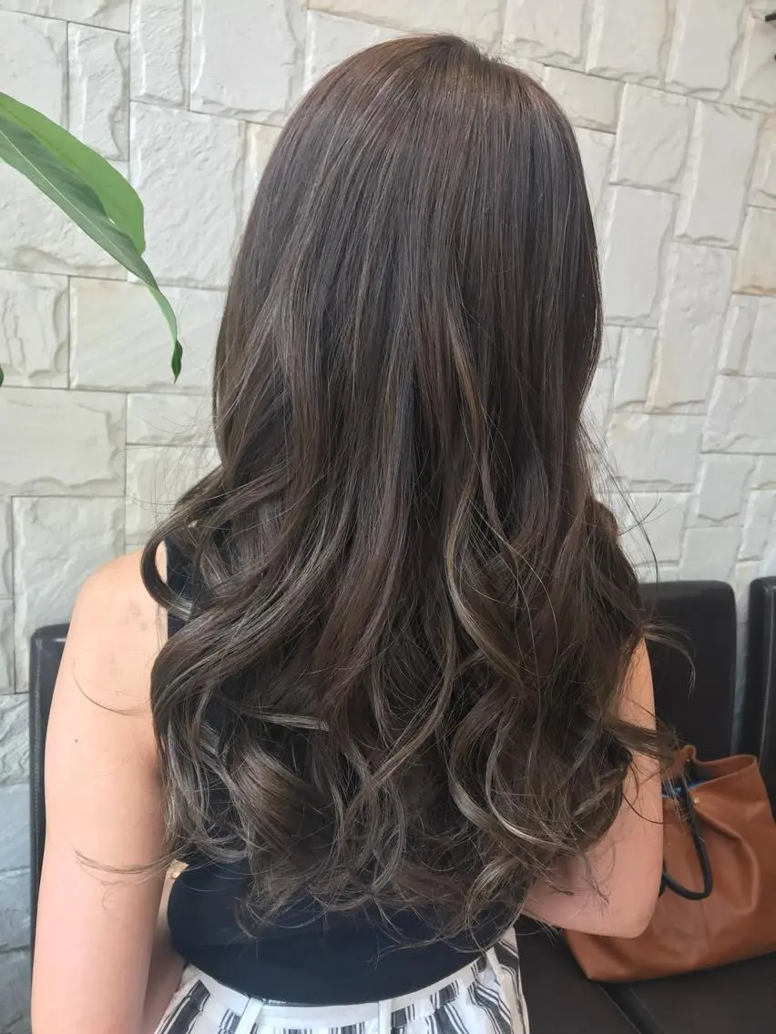 セミロング カラー くせ毛 外国人風カラー 伸ばしかけ 髪質改善 艶髪🔵フセナオヤのヘアスタイル