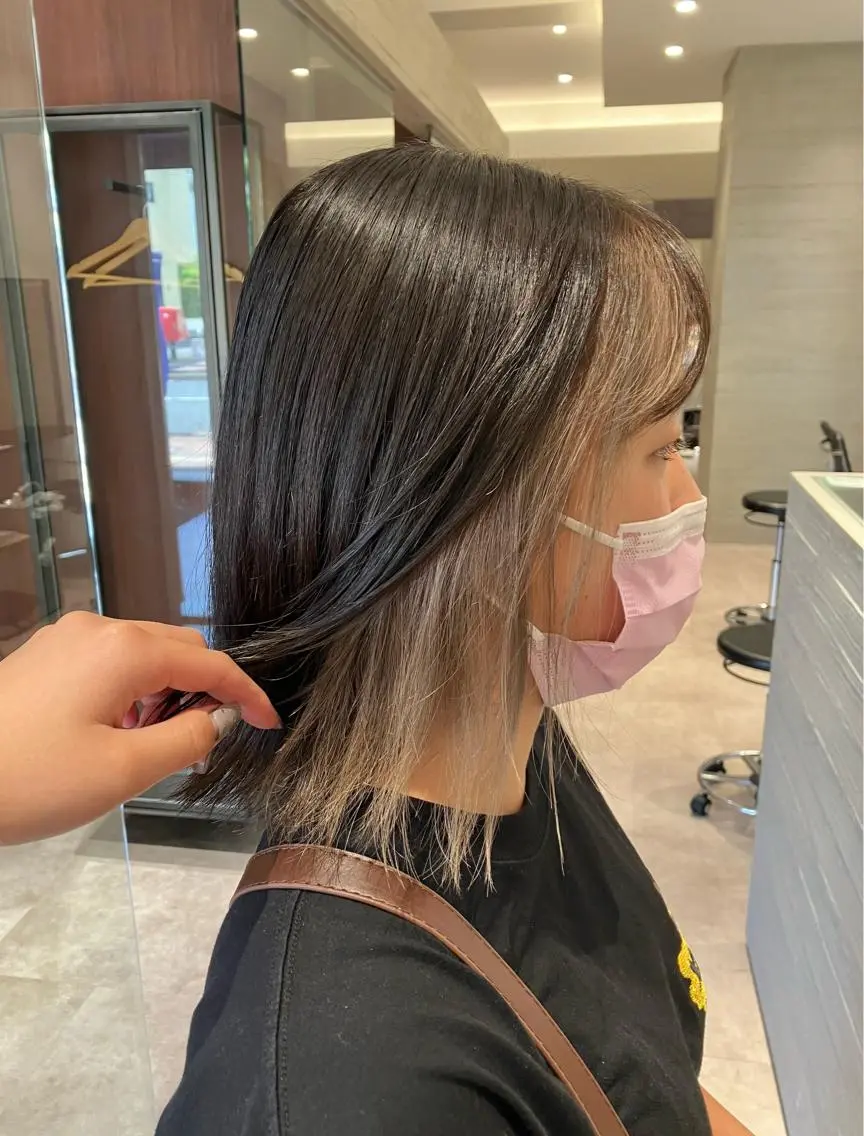 ミディアム カラー ベージュカラー ボブ レイヤーカット サキ🤍ハイトーン 🩰くびれ巻きヘアのヘアスタイル