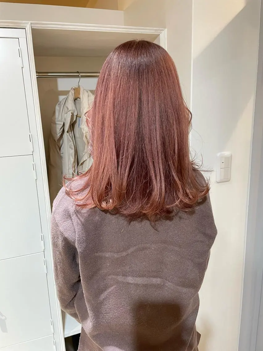 ミディアム カラー akane .のヘアスタイル