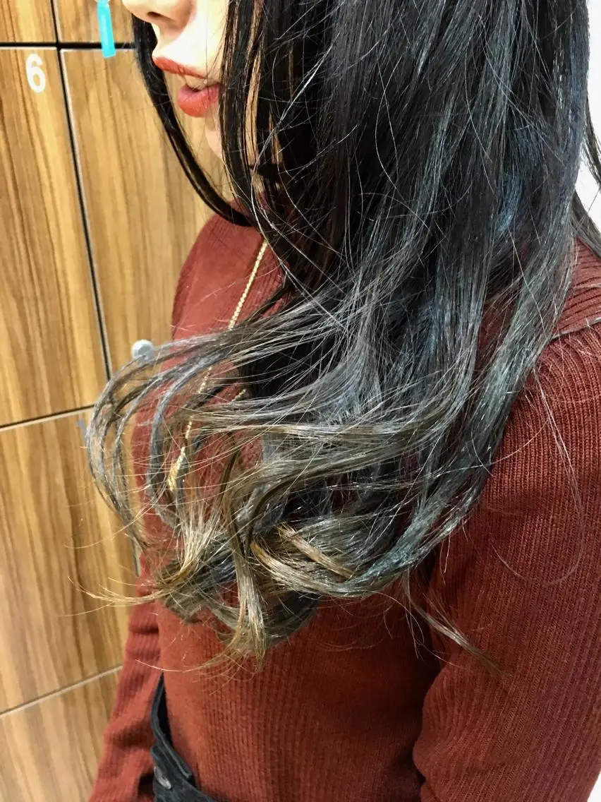 セミロング カラー カット トリートメント 白髪ぼかしハイライト 柳川拓哉のヘアスタイル