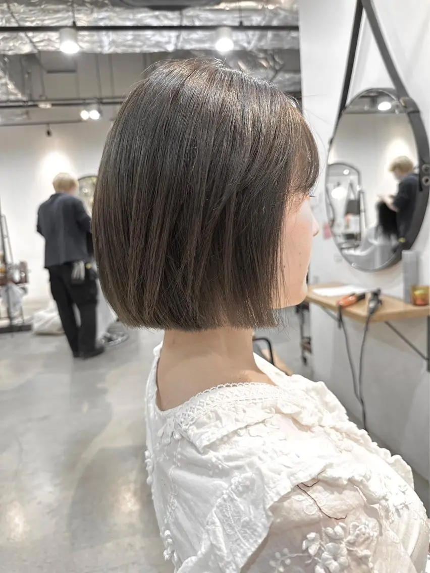 ミディアム 切りっぱなしボブ ボブ カット ヘアカラー トリートメント 梅田/酸性ストレート ✨愛一郎のヘアスタイル