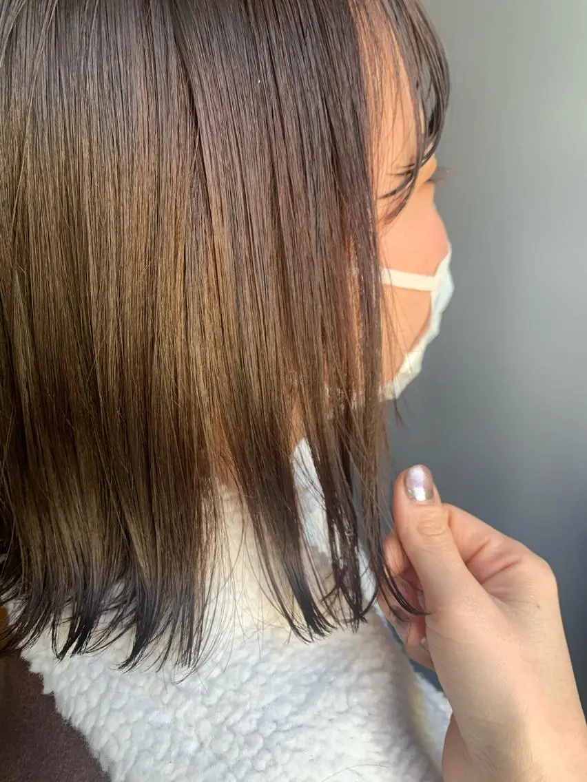 ショート カラー ヘアアレンジ ボブ 外ハネヘア サナ🌱 切りっぱなしボブのヘアスタイル