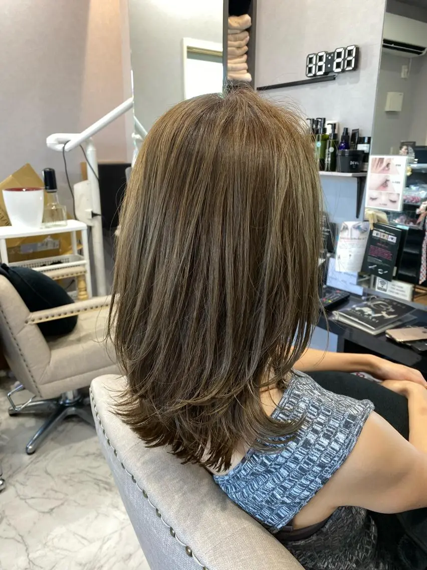 ミディアム カット ヘアカラー トリートメント FAVORE 【ファヴォーレ】のヘアスタイル