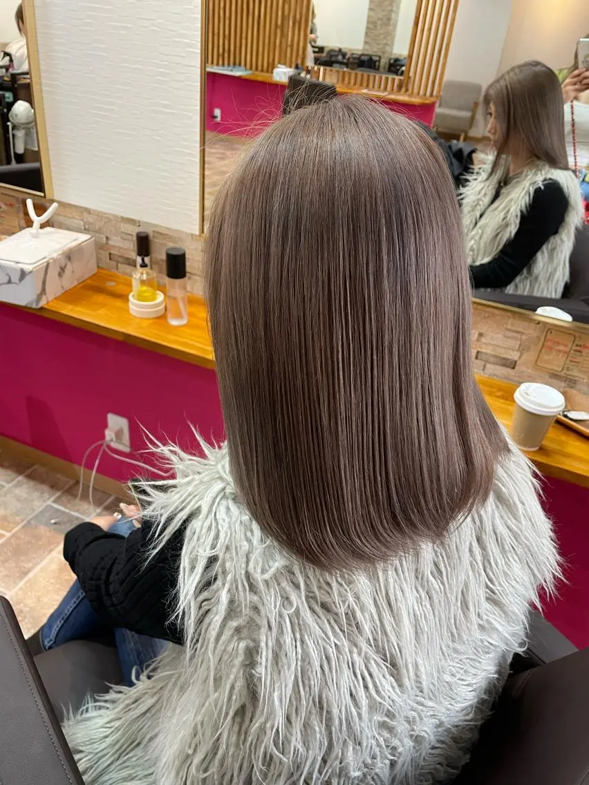 セミロング カラー ベージュカラー モカベージュ ヘアカラー YUI/ ブリーチカラー🌷のヘアスタイル