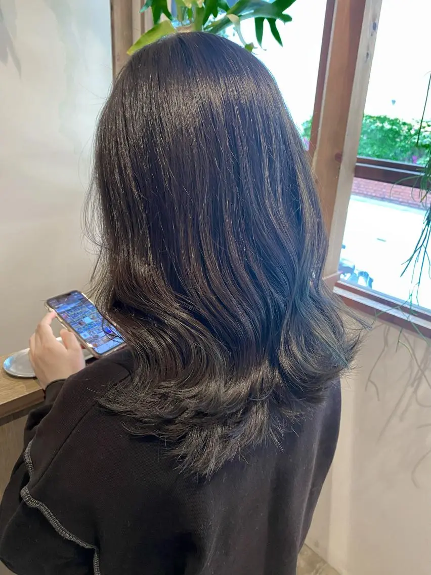 セミロング カラー カット ヘアカラー トリートメント ENIF ヤマグチアツコのヘアスタイル