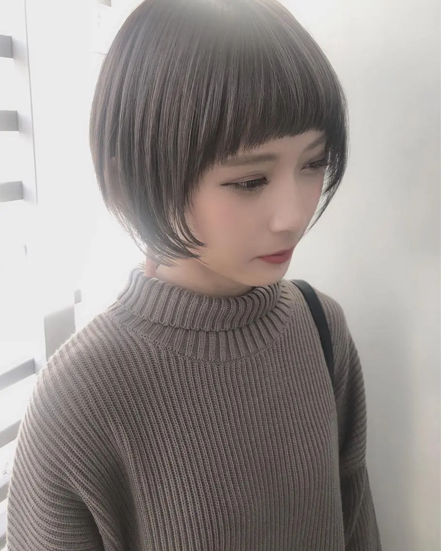 ショート カラー ブリーチ カット ヘアカラー トリートメント 韓国🇰🇷レイヤー 映える顔周り🩷のヘアスタイル
