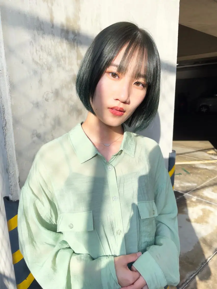カラー ブリーチ ミント ミントグリーン ブリーチなしカラー RE -NAのヘアスタイル