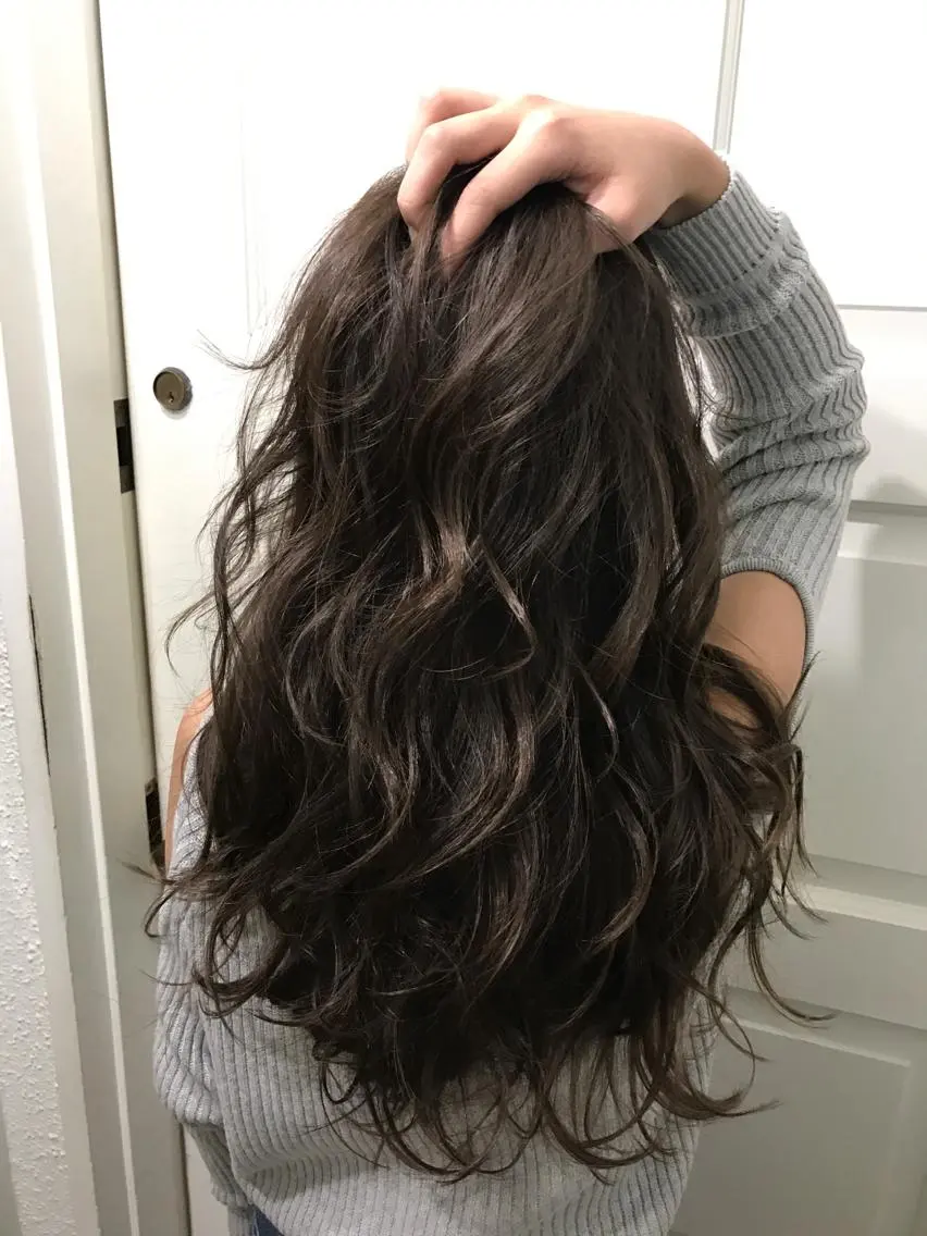 ミディアム セミロング ロング カラー アッシュ ベージュカラー 若杉 諒のヘアスタイル