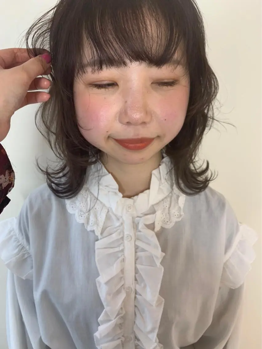 ミディアム カラー ベージュカラー ウルフカット パーマ美容師 hanaのヘアスタイル