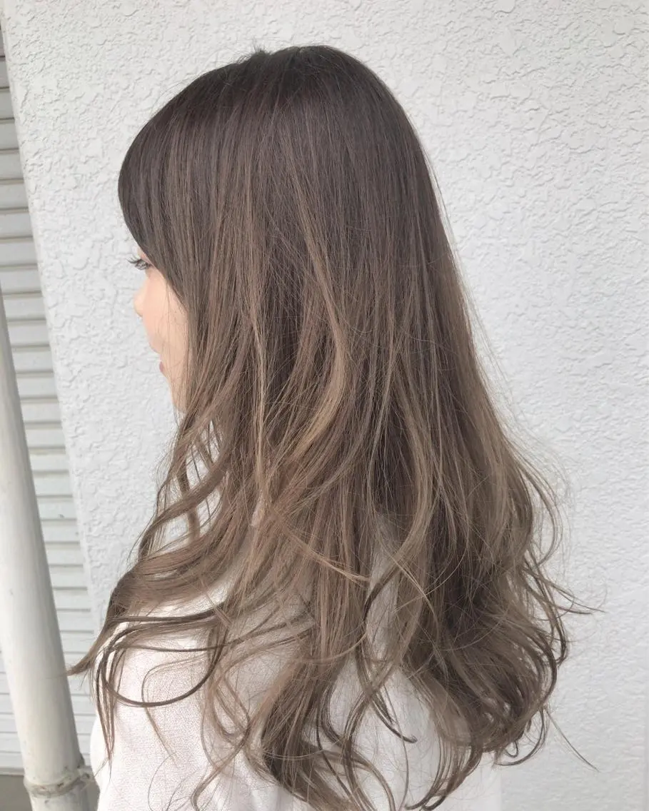 セミロング カラー グラデーションカラー レイヤーカット匠 イソザキノリユキのヘアスタイル