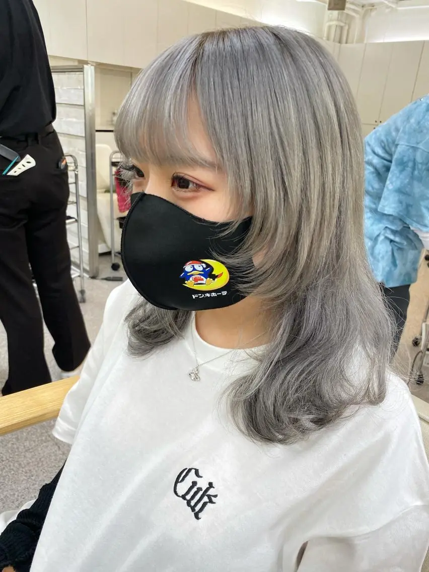 セミロング ウルフカット エクステ ハイトーン 💭黒崎ハルカのヘアスタイル