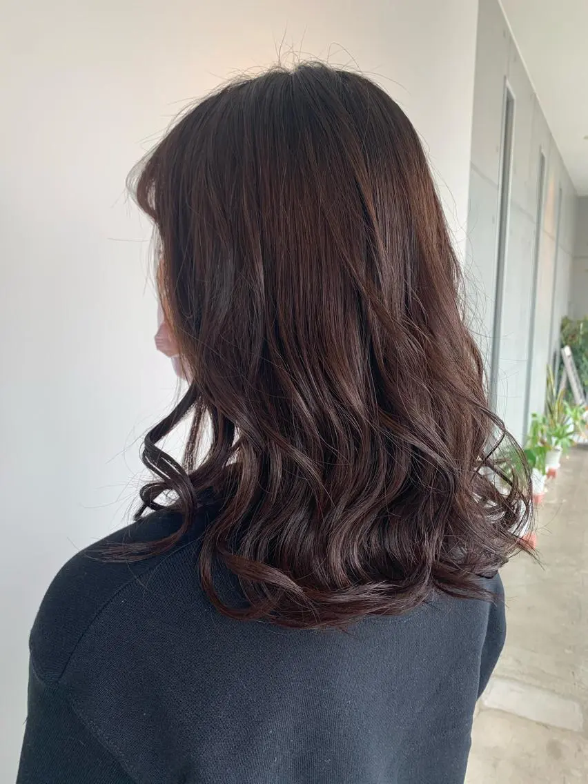 ミディアム ラベンダーベージュ おせ ちさとのヘアスタイル