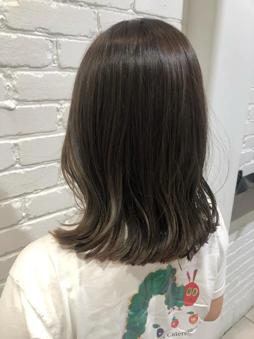 ミディアム カラー 澤田 しおりのヘアスタイル