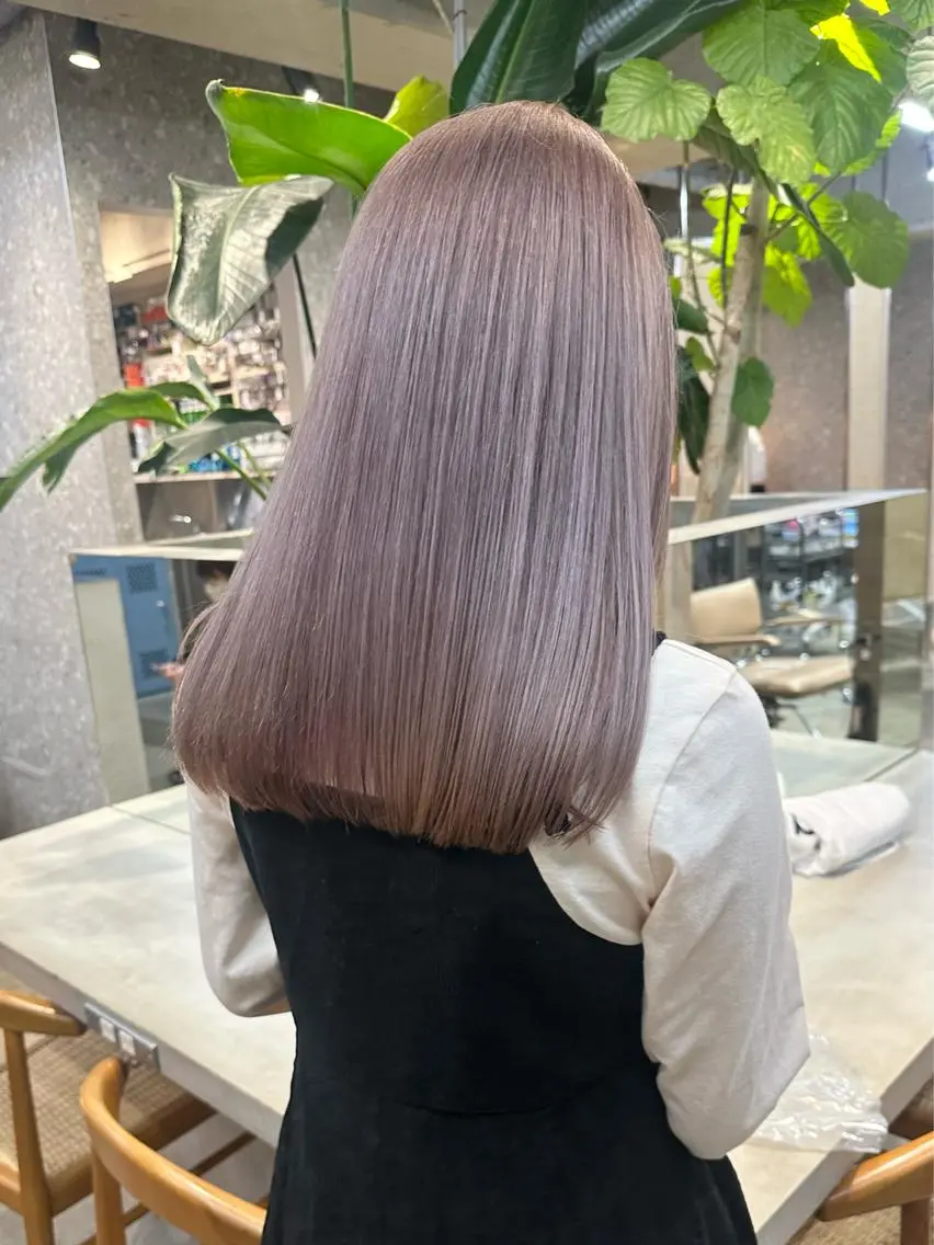 ロング ヘアカラー ハイトーン💎 ホワイトベージュ坪谷のヘアスタイル
