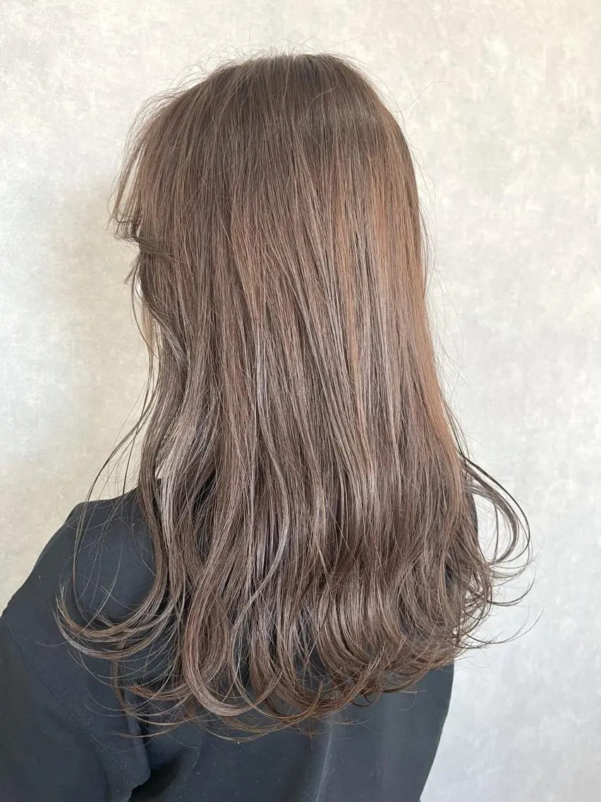 セミロング ミルクティーブラウン 一ノ瀬 暁のヘアスタイル