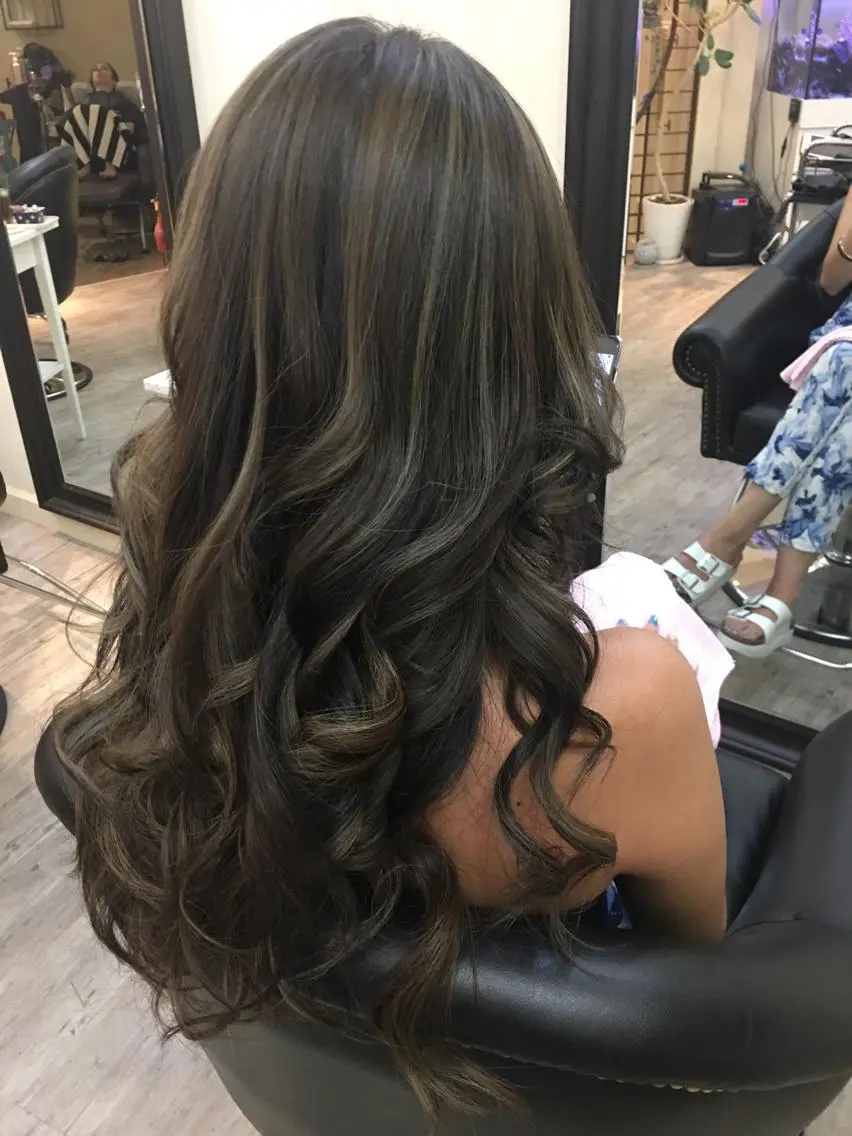 ロング カラー 鶴見 和美のヘアスタイル